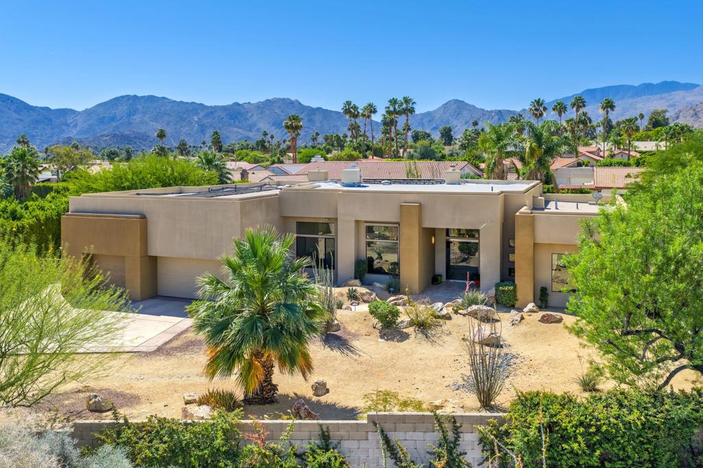 47200 Desert Lily Drive Property Photo 3
