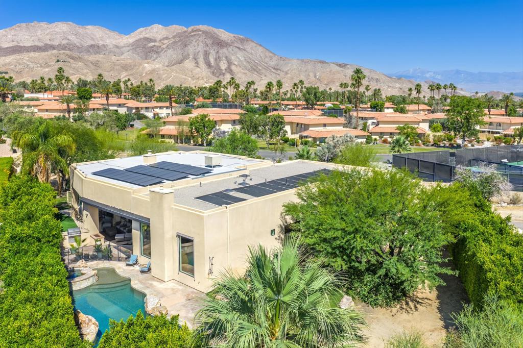 47200 Desert Lily Drive Property Photo 4
