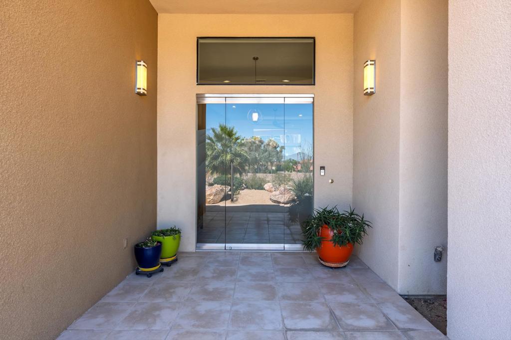 47200 Desert Lily Drive Property Photo 6