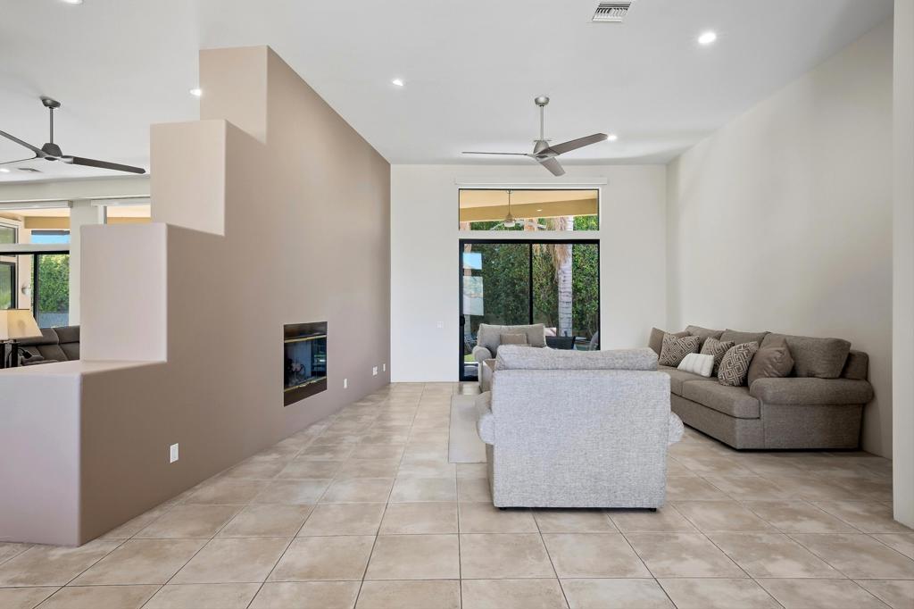 47200 Desert Lily Drive Property Photo 8