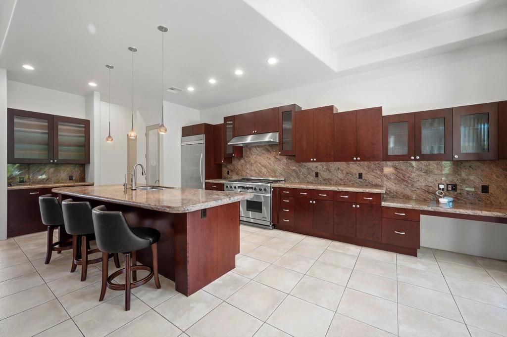 47200 Desert Lily Drive Property Photo 11