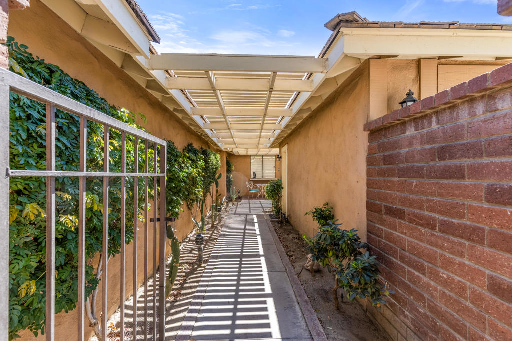 112 Giralda Circle Property Photo 4