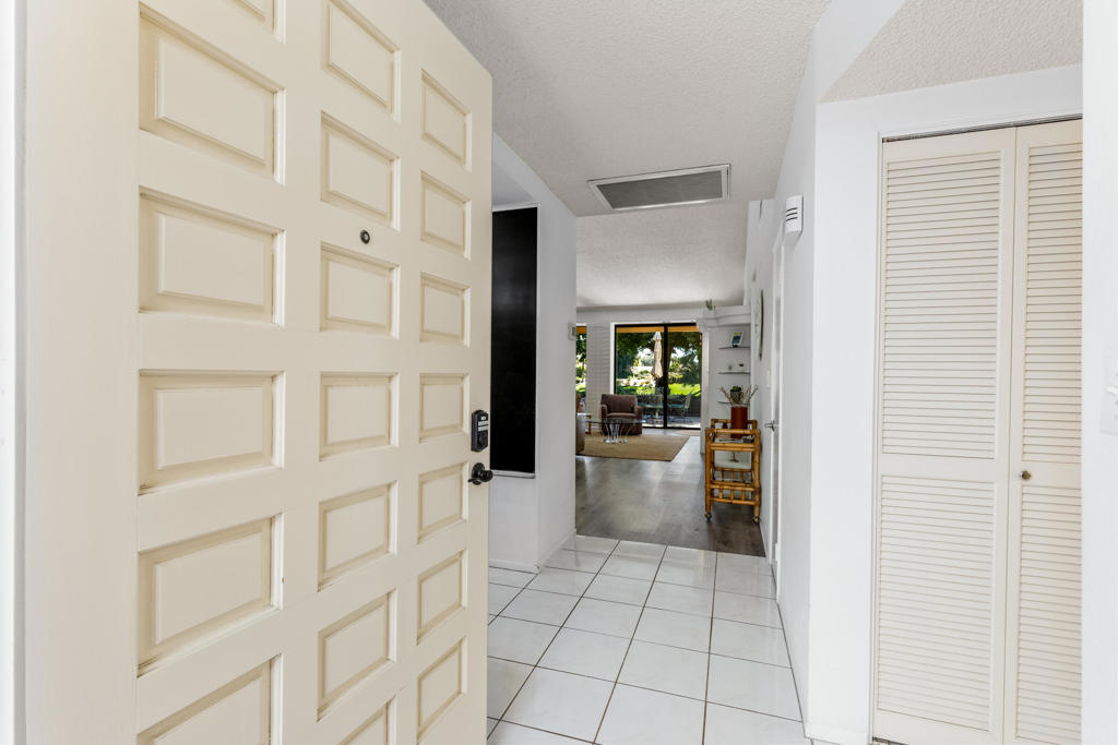 112 Giralda Circle Property Photo 8