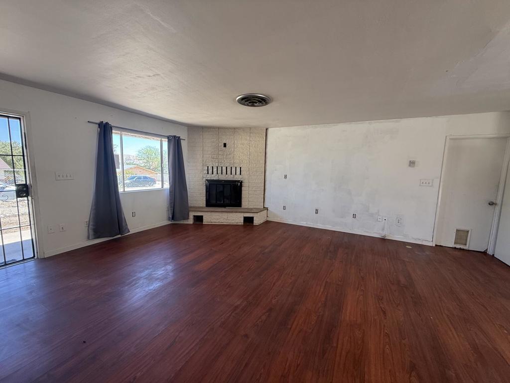 10934 Knobb Avenue Property Photo 3