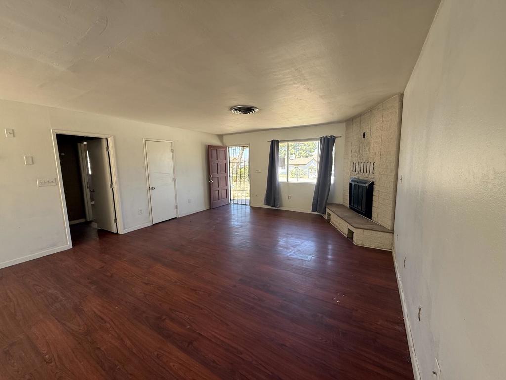 10934 Knobb Avenue Property Photo 4