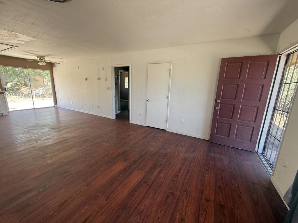 10934 Knobb Avenue Property Photo 5