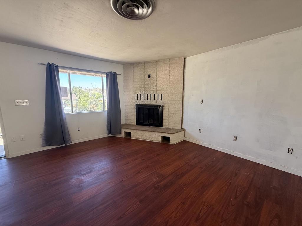 10934 Knobb Avenue Property Photo 6