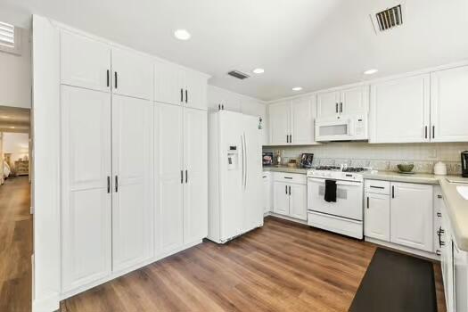 178 Gran Via Property Photo 11