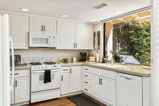 178 Gran Via Property Photo 34