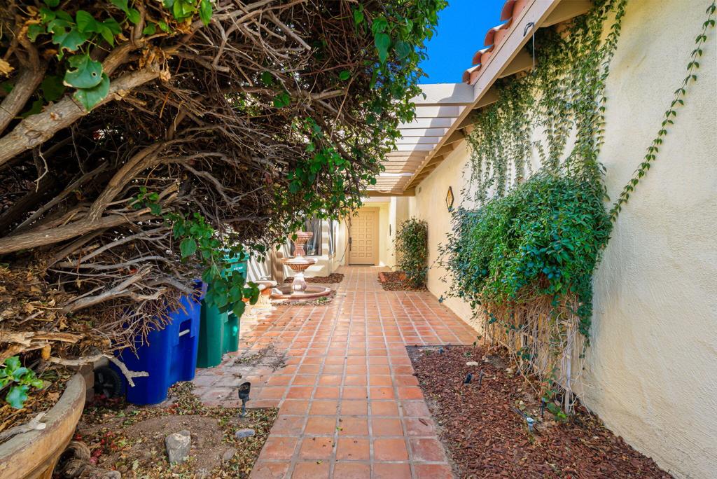 280 Tolosa Circle Property Photo 4