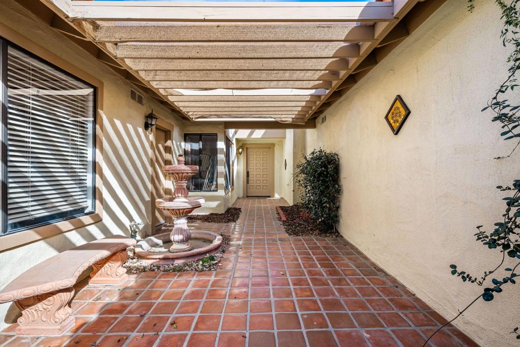 280 Tolosa Circle Property Photo 5