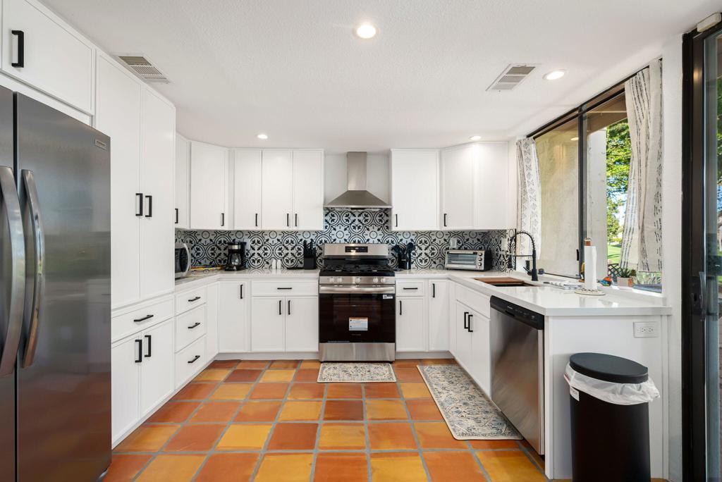 280 Tolosa Circle Property Photo 14