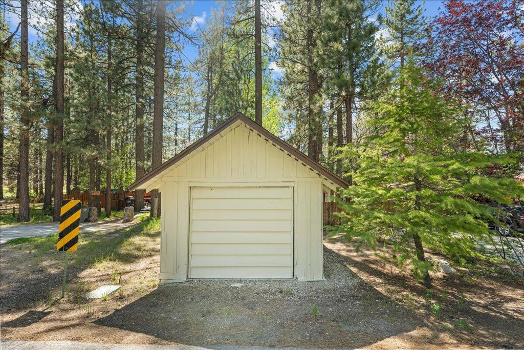 880 Jaybird Lane Property Photo 2