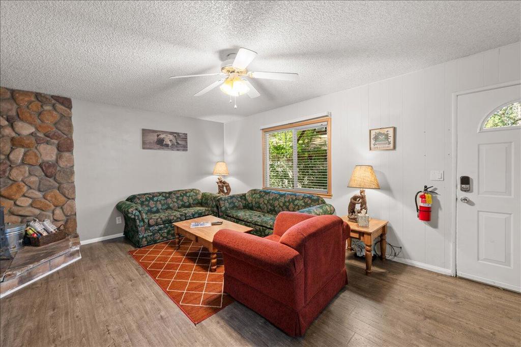 880 Jaybird Lane Property Photo 6