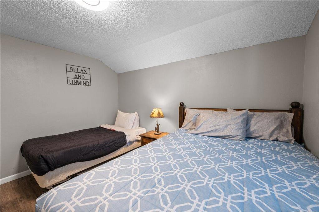 880 Jaybird Lane Property Photo 13