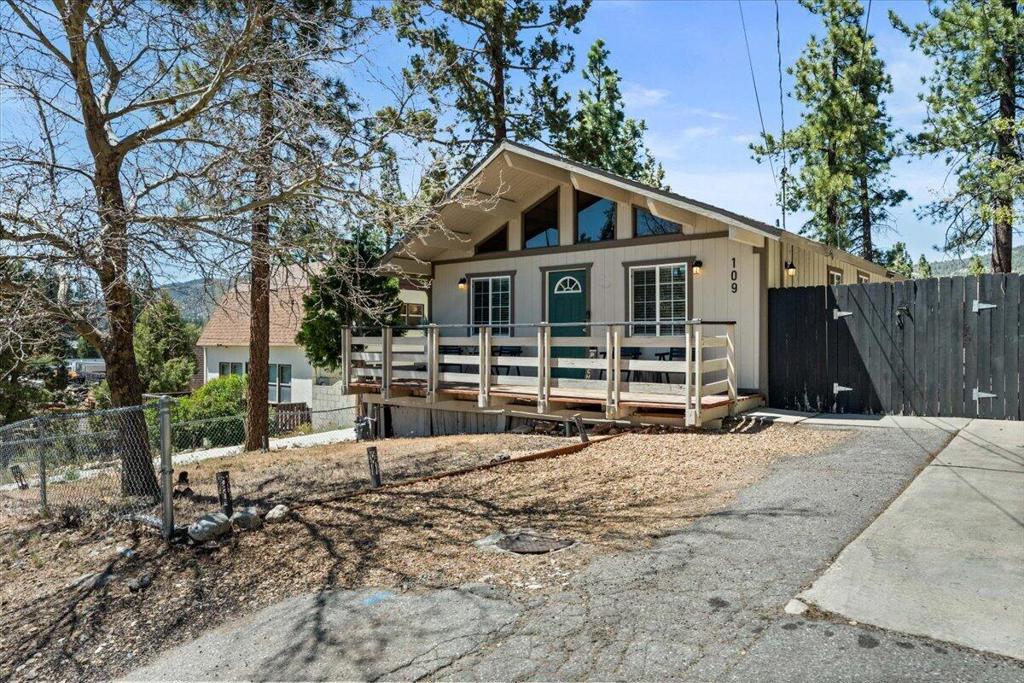 109 E Country Club Boulevard Property Photo 2