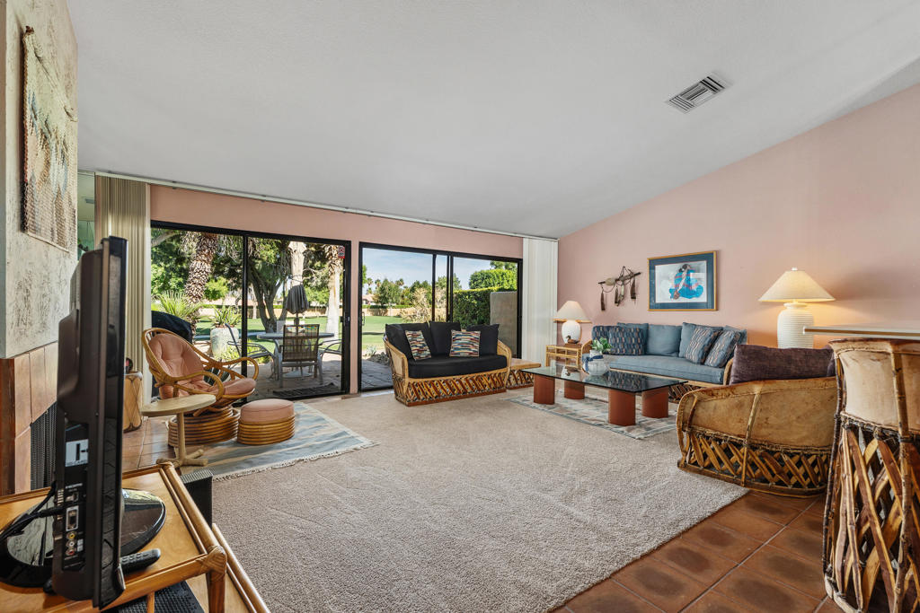 41588 Woodhaven Drive E Property Photo 2