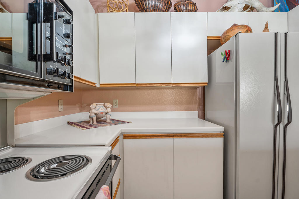 41588 Woodhaven Drive E Property Photo 4