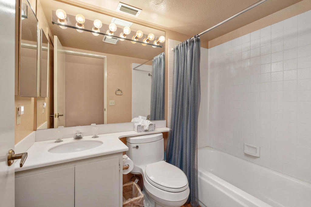41588 Woodhaven Drive E Property Photo 8