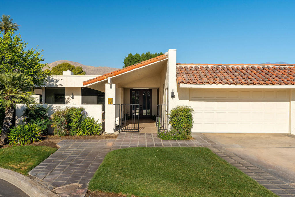 9 Wake Forest Court Property Photo 4