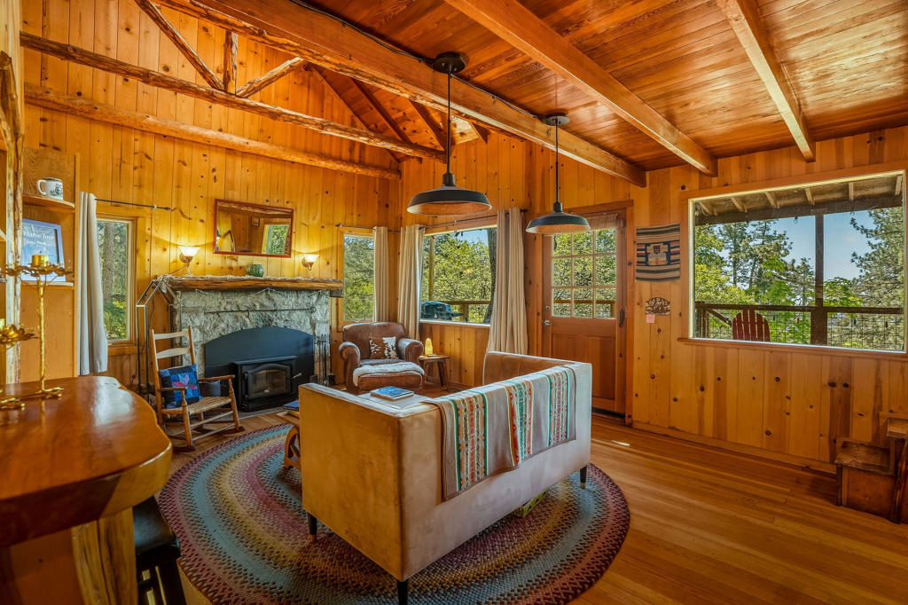 24945 Marion Ridge Drive Property Photo 12