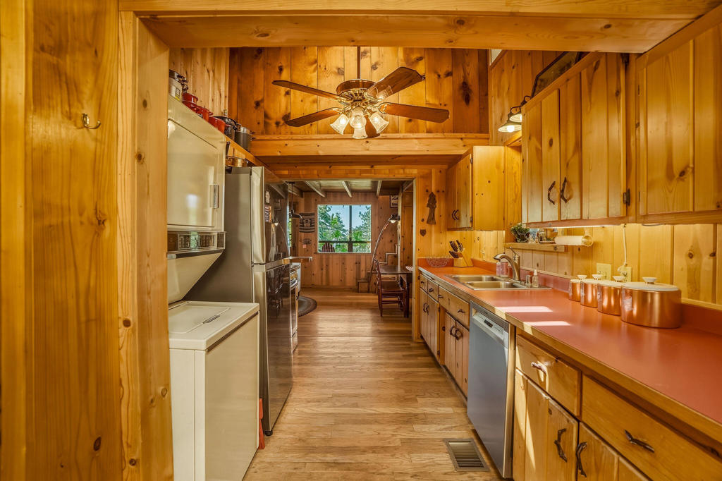 24945 Marion Ridge Drive Property Photo 18