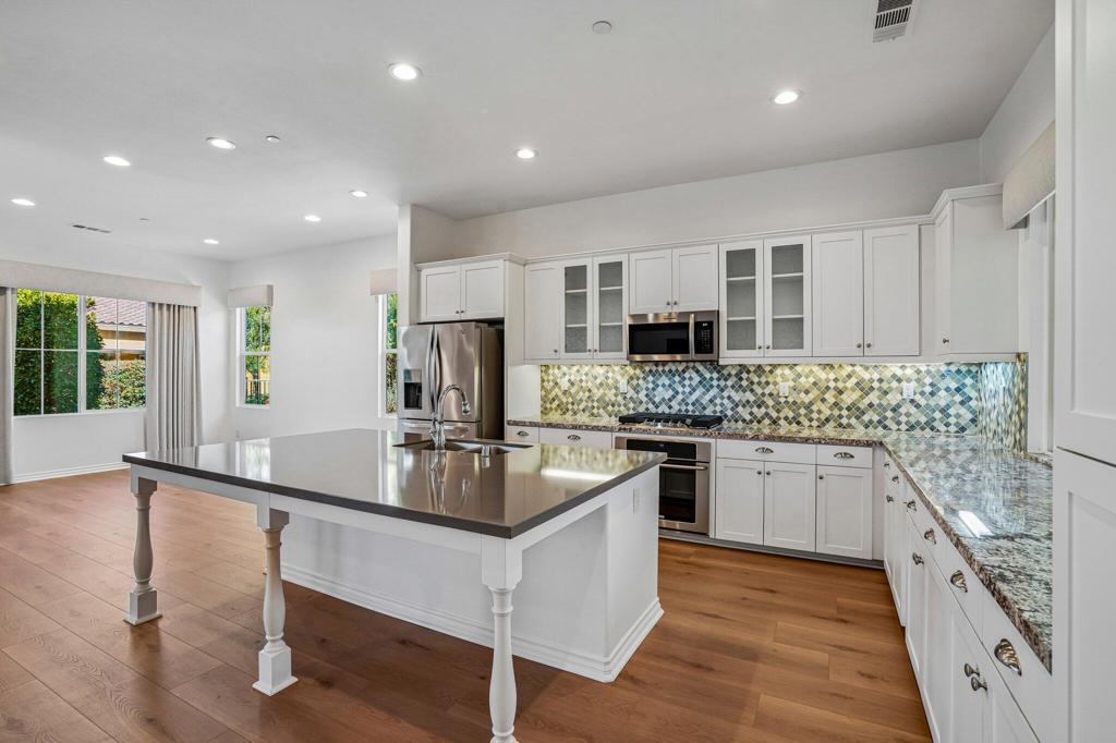 3935 Via Amalfi Property Photo 3