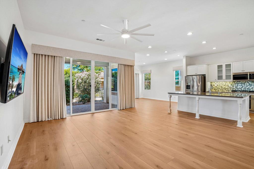 3935 Via Amalfi Property Photo 4