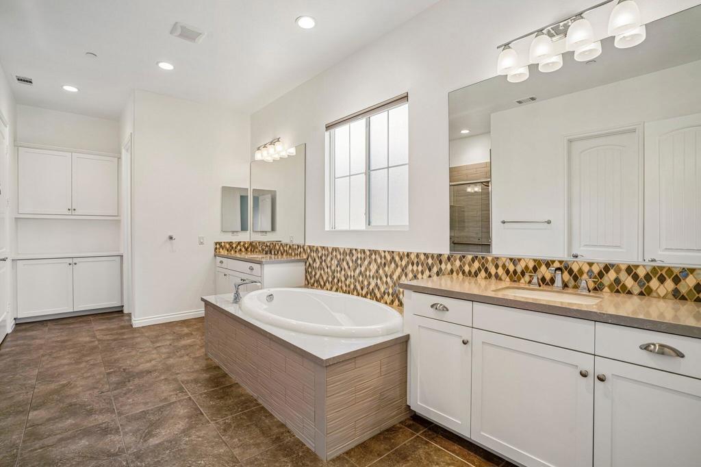 3935 Via Amalfi Property Photo 5