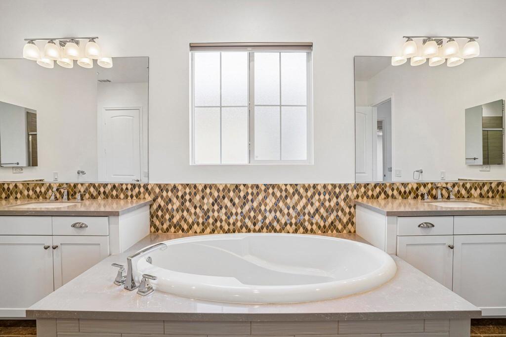 3935 Via Amalfi Property Photo 27