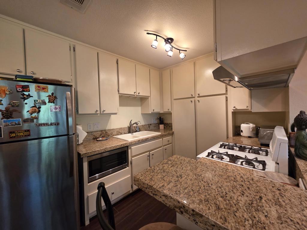 219148038PS Property Photo 7