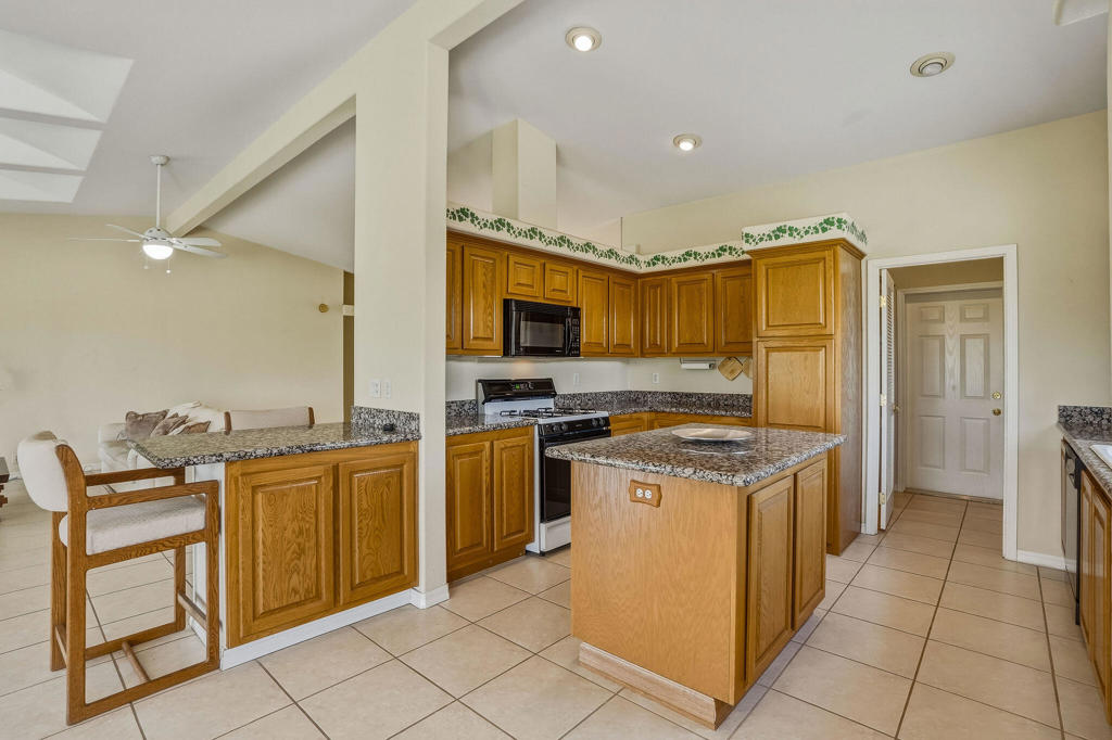 73569 Oak Flats Drive Property Photo 4