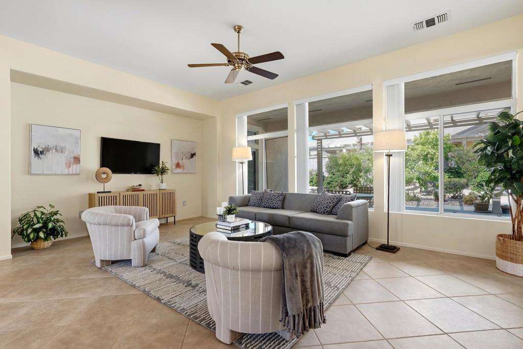 35907 Royal Vista Way Property Photo 4