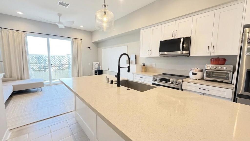 2543 Marine Avenue Property Photo 4