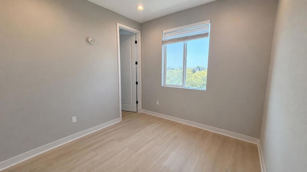 2543 Marine Avenue Property Photo 8