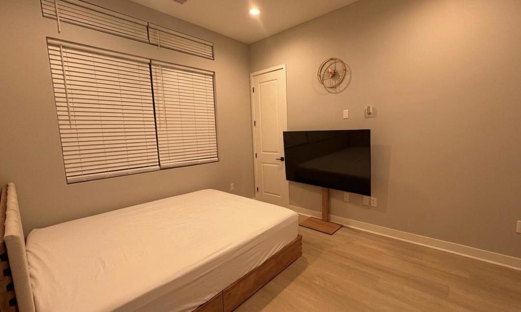 2543 Marine Avenue Property Photo 10
