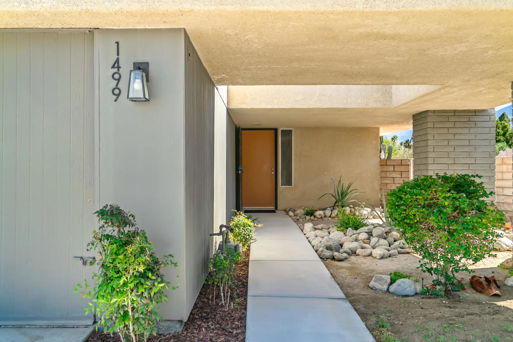 1499 Sunflower Circle N Property Photo 1