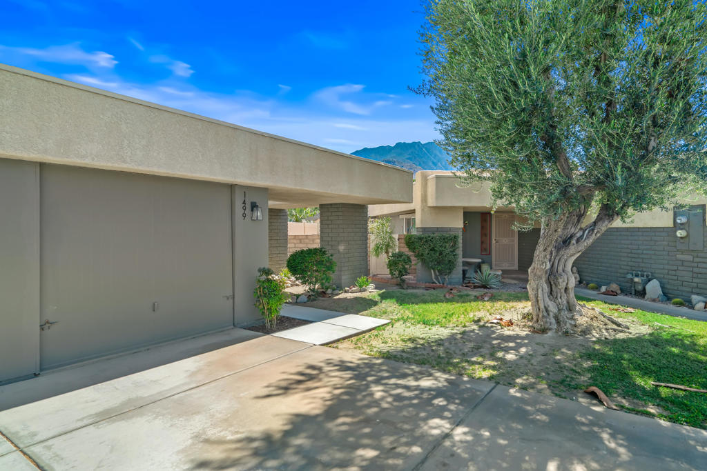 1499 Sunflower Circle N Property Photo 3
