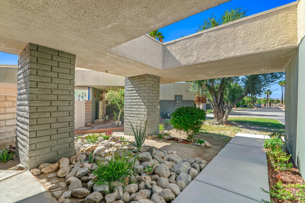 1499 Sunflower Circle N Property Photo 4