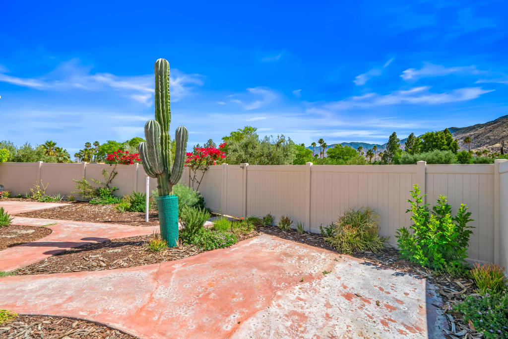 1499 Sunflower Circle N Property Photo 17