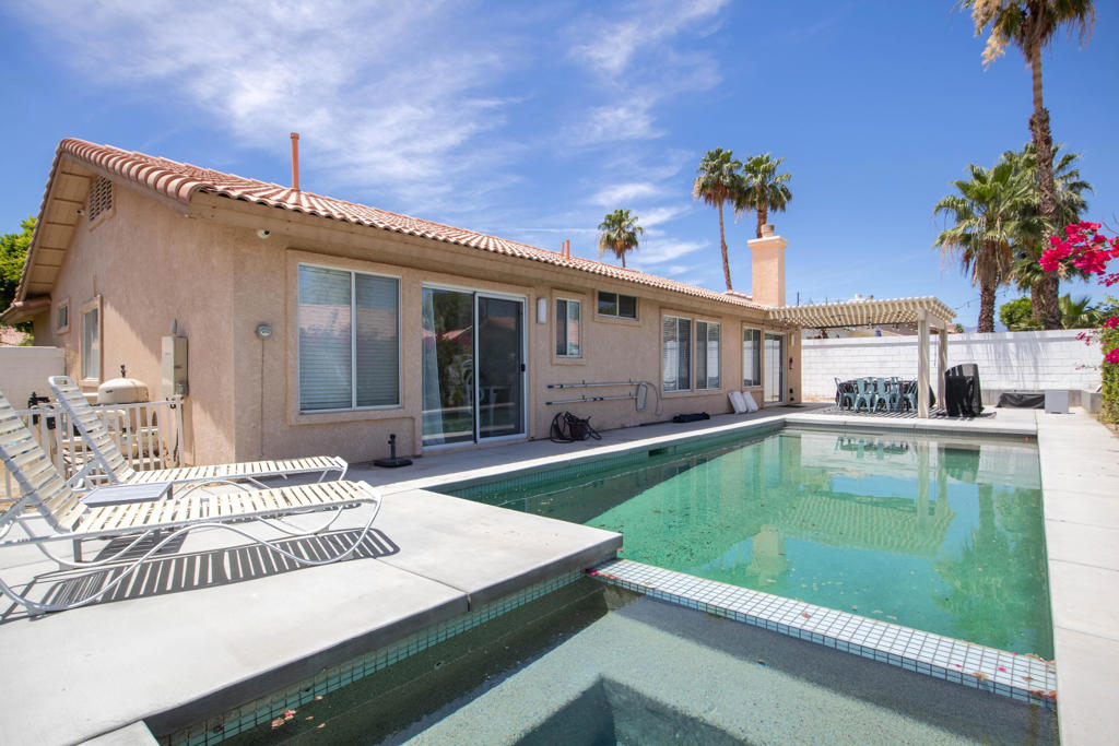 79110 Desert Stream Drive Property Photo 1