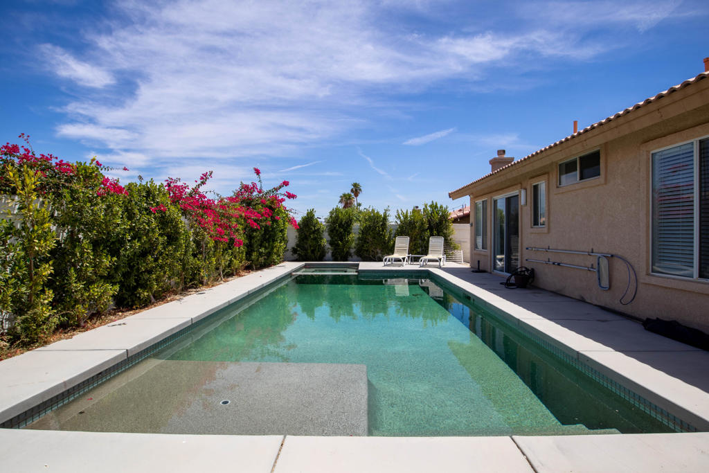 79110 Desert Stream Drive Property Photo 2