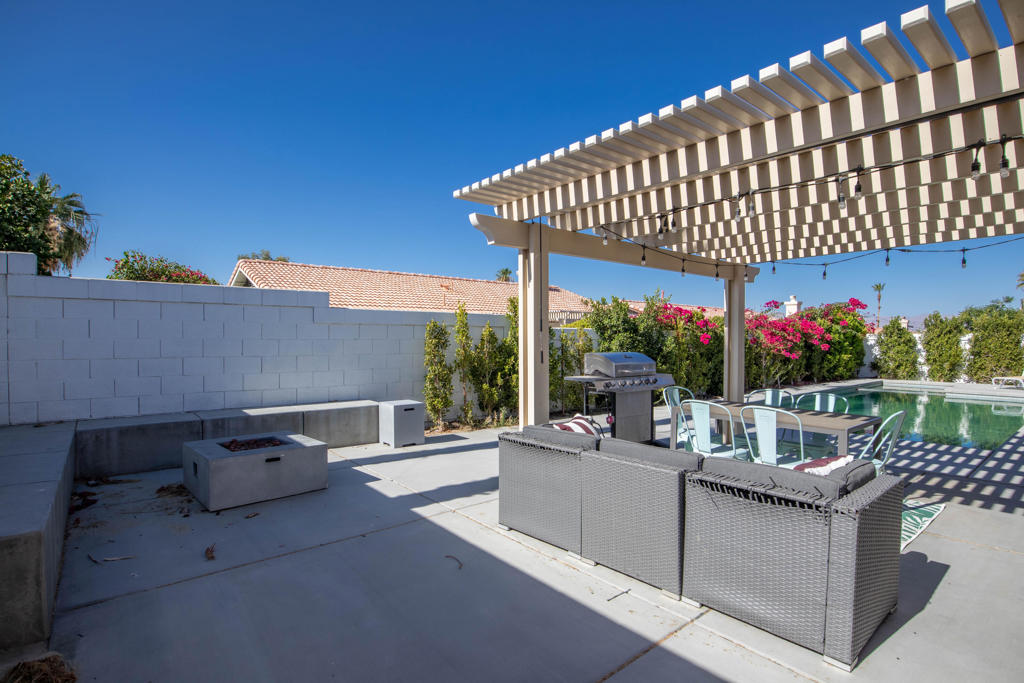 79110 Desert Stream Drive Property Photo 3