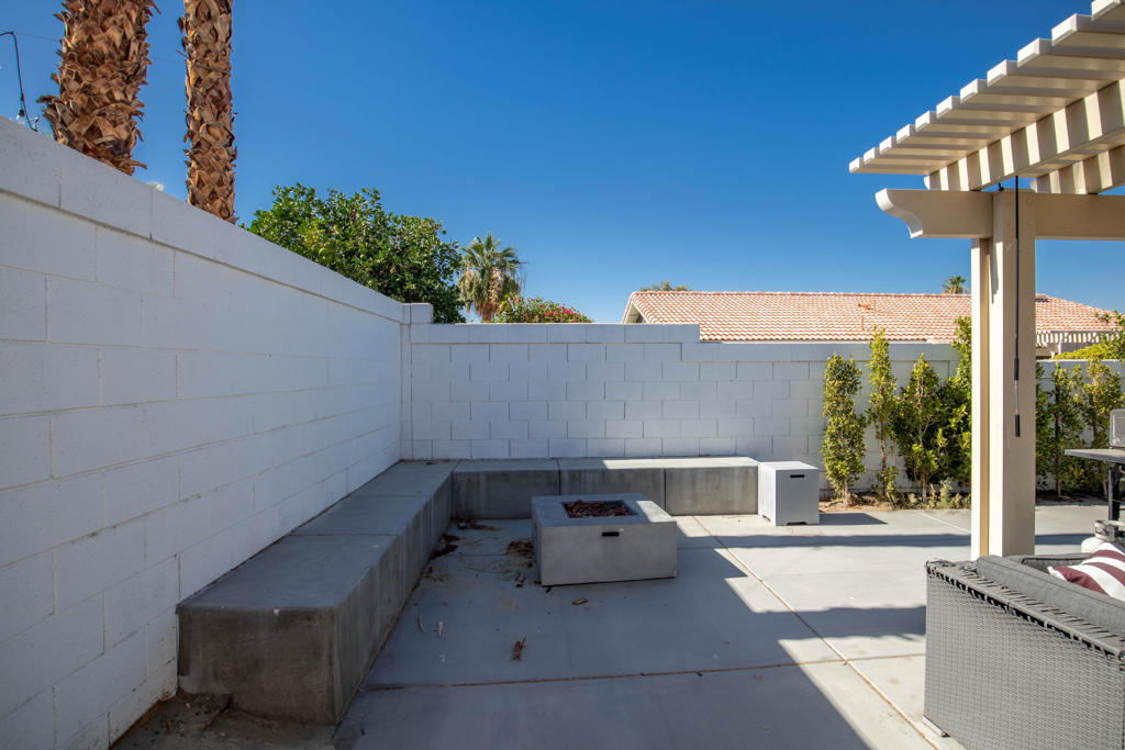 79110 Desert Stream Drive Property Photo 5