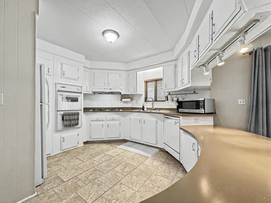 33160 Westchester Drive Property Photo 7