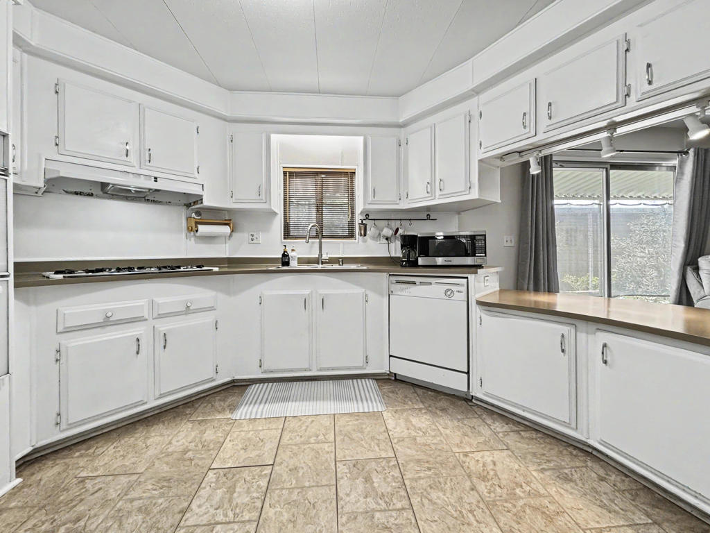 33160 Westchester Drive Property Photo 8