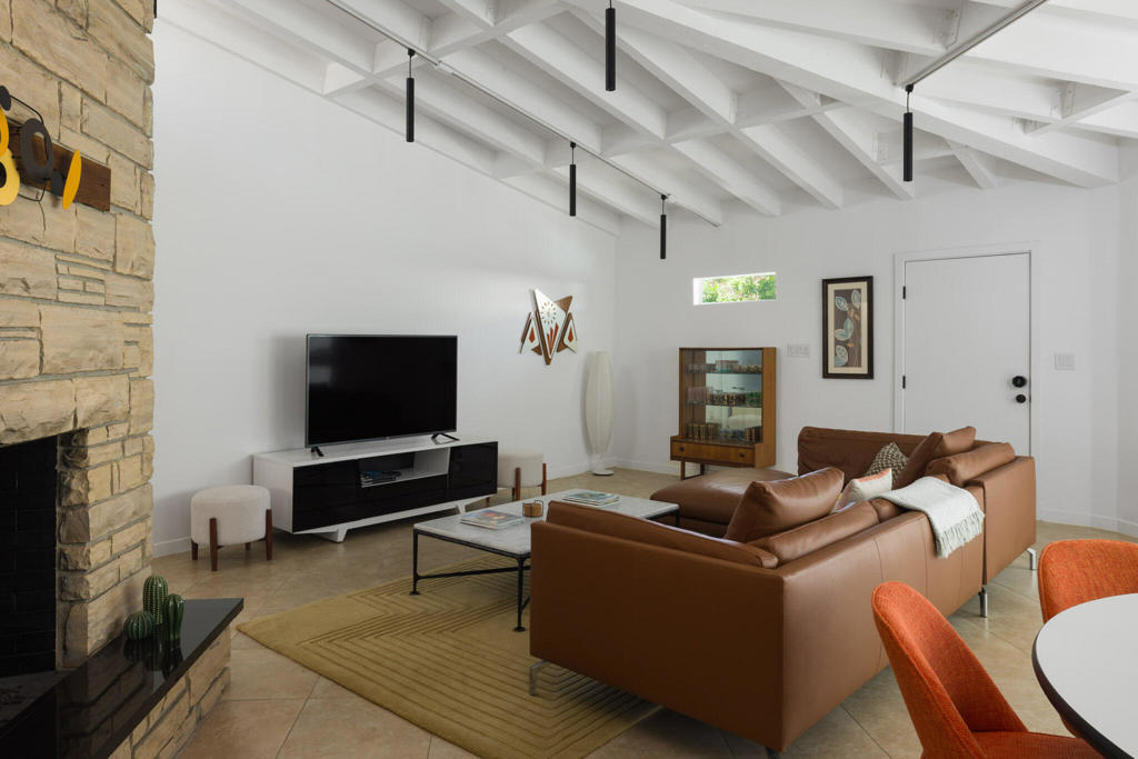 1392 N Paseo De Anza Property Photo 6