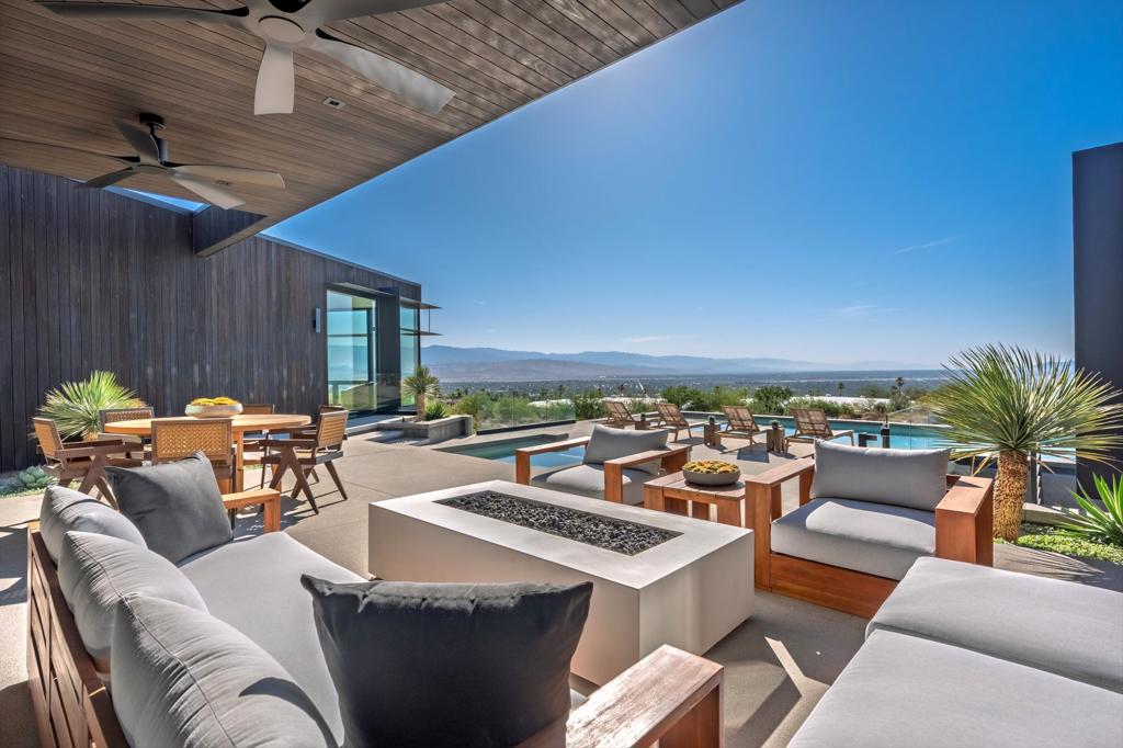 2085 Desert Flower Court Property Photo 4