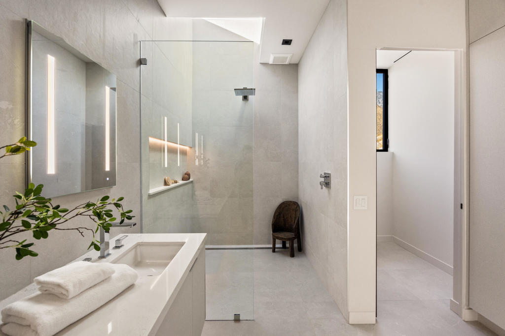 2085 Desert Flower Court Property Photo 32