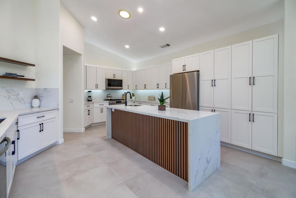 67568 S Laguna Drive Property Photo 1